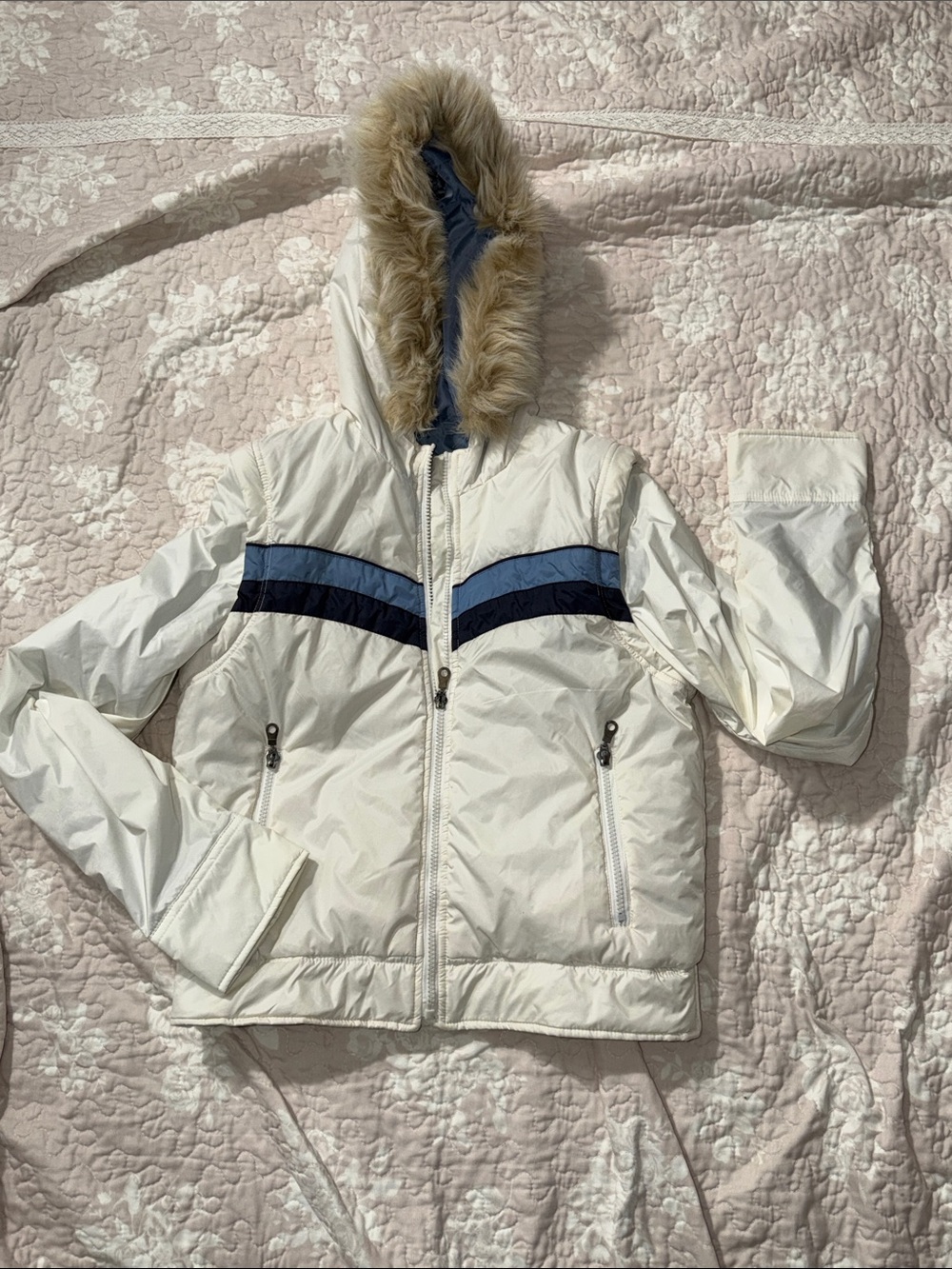 Vintage Y2K Arizona Jean Co Chevron Ski Jacket White Navy Blue Faux Fur Hood M